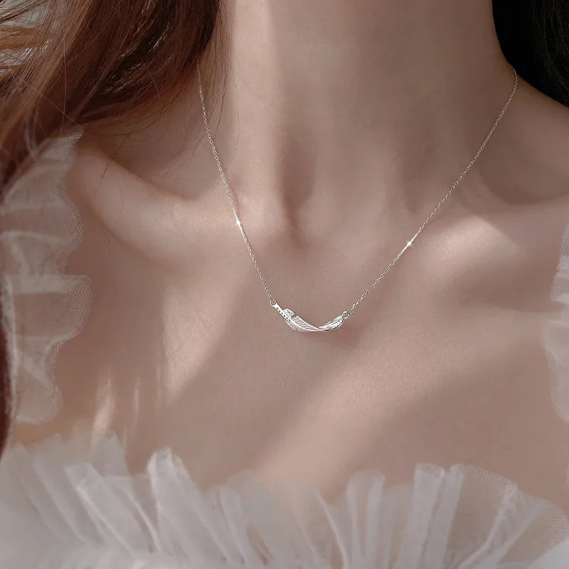 Trendy Choker Necklaces-Feather Necklace Simple Pendant Fine Flash Diamond Clavicle Chain