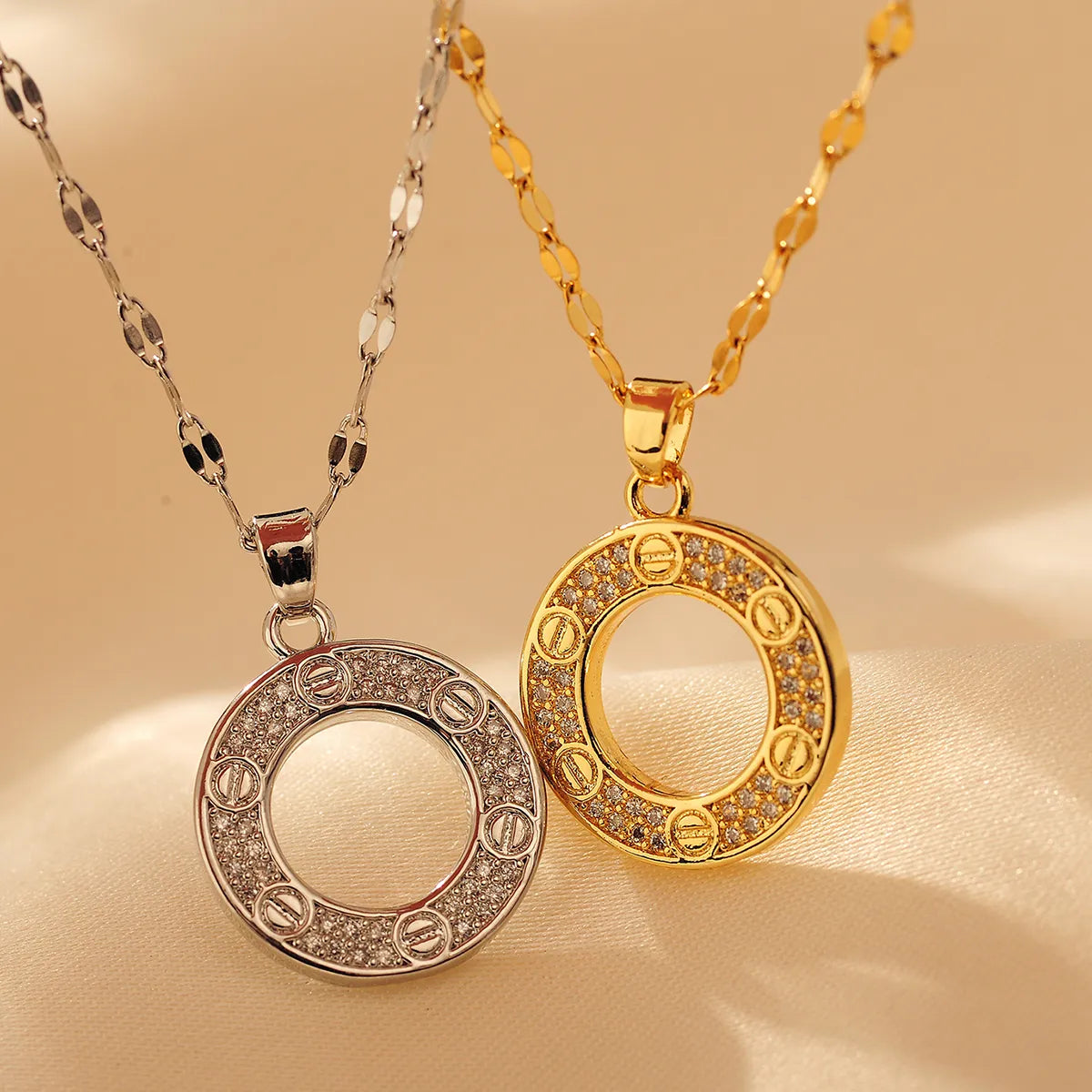 Unique Necklaces-Copper 18K Gold Plated Elegant Simple Style Inlay Round Artificial Diamond Pendant Necklace