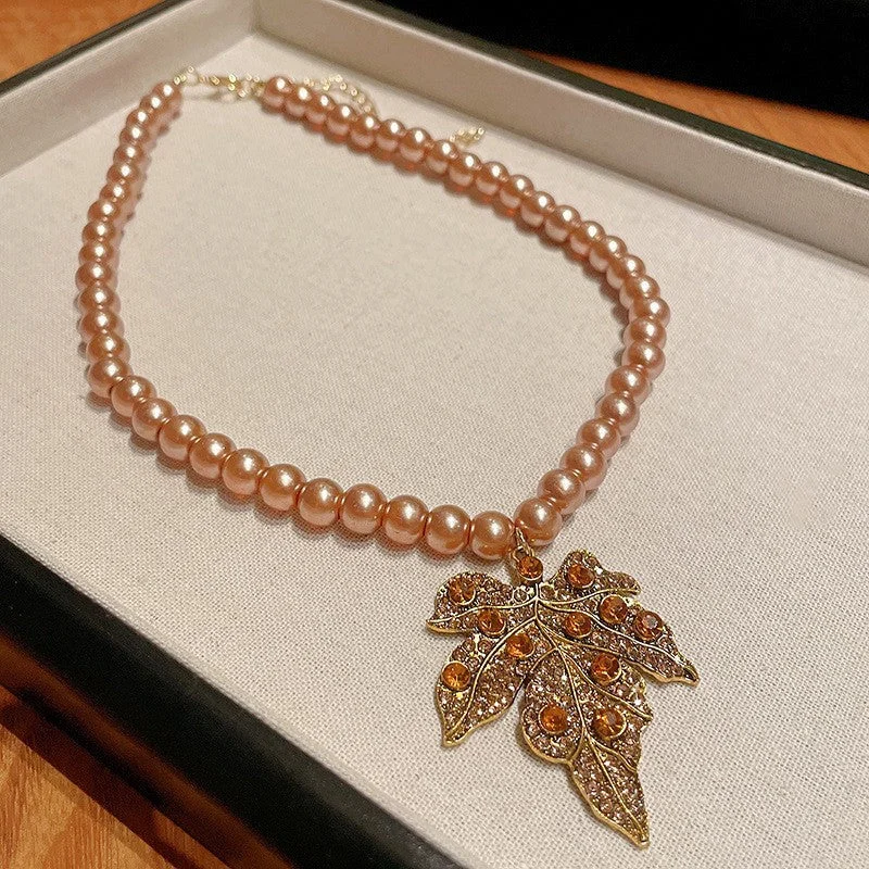 Diamond studded leaf pearl necklace (8mm)