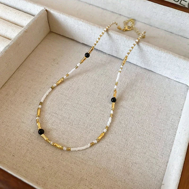 Minimalist and niche rice bead necklace