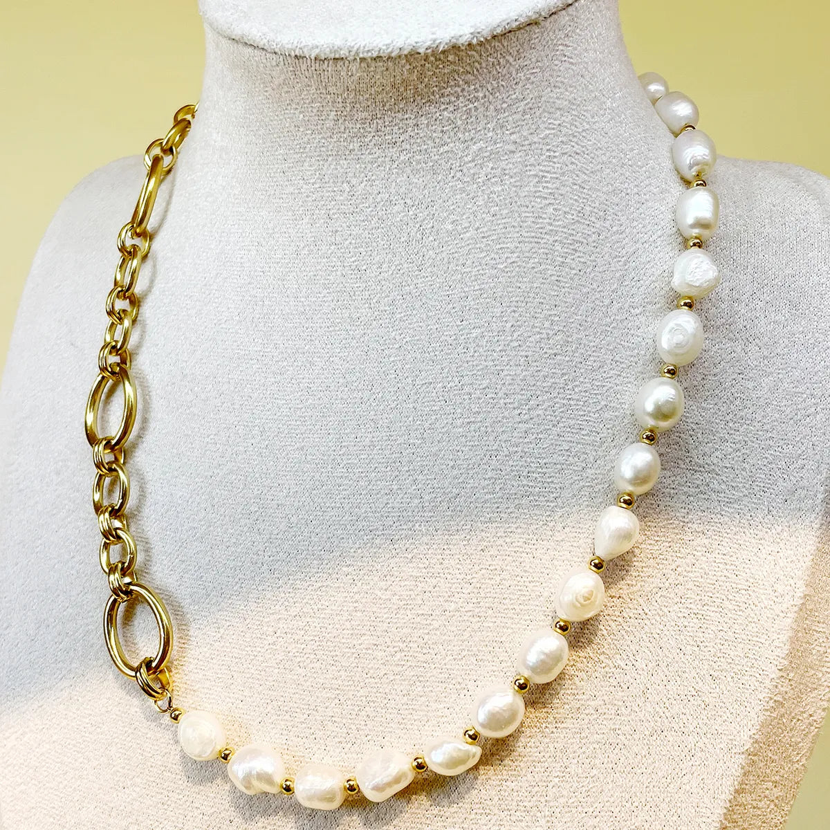 Chunky Necklaces-Wholesale Jewelry Simple Style Classic Style Oval Stainless Steel Imitation Pearl Gold Plated Plating Necklace