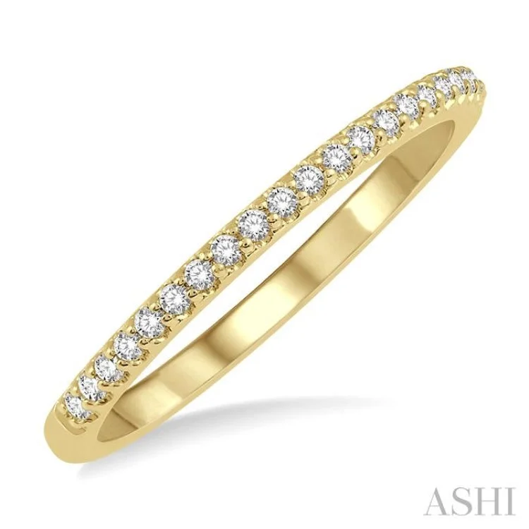 Unique Engagement Bands for Men-1/5 ctw Round Cut Diamond Wedding Band in 14K Yellow Gold