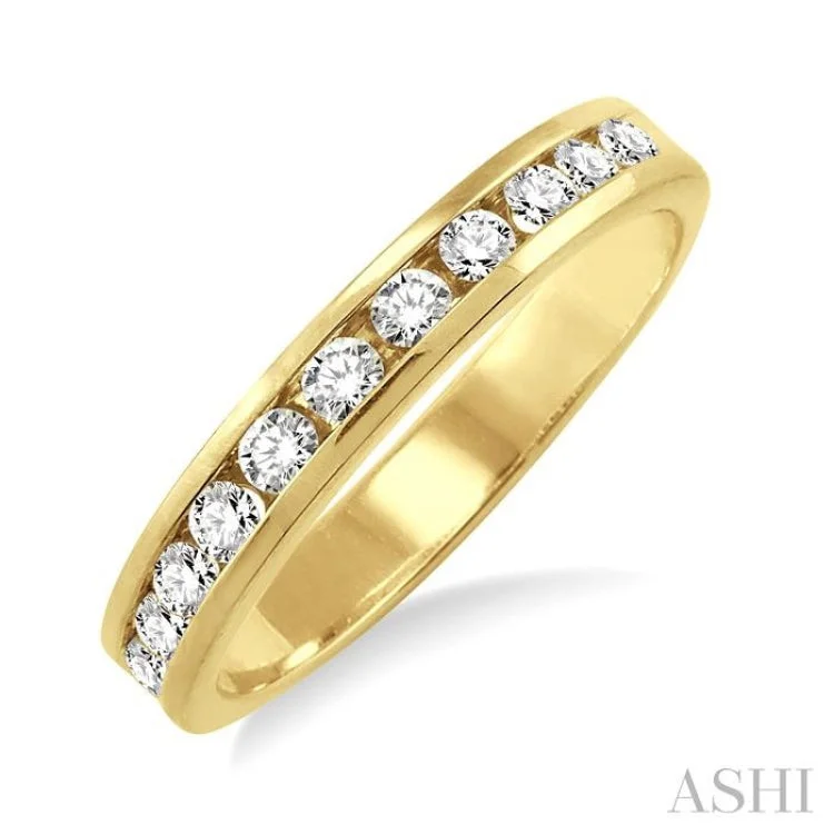 Luxury Wedding Rings with Custom Settings-1/4 ctw Round Cut Diamond Wedding Band in 14K Yellow Gold