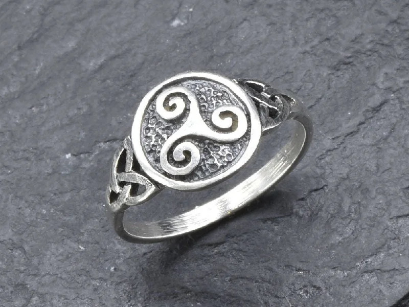 Gemstone Wedding Rings for Women-Triskelion Silver Ring - Silver Celtic Ring - Vintage Symbolic Ring