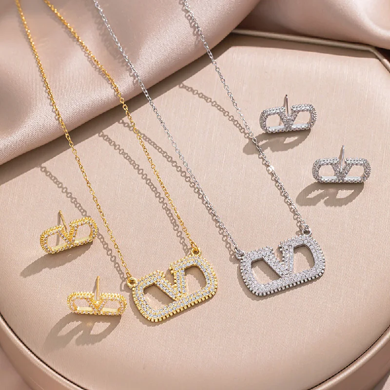 Designer Silver Necklaces-Elegant Letter Titanium Steel Necklaces