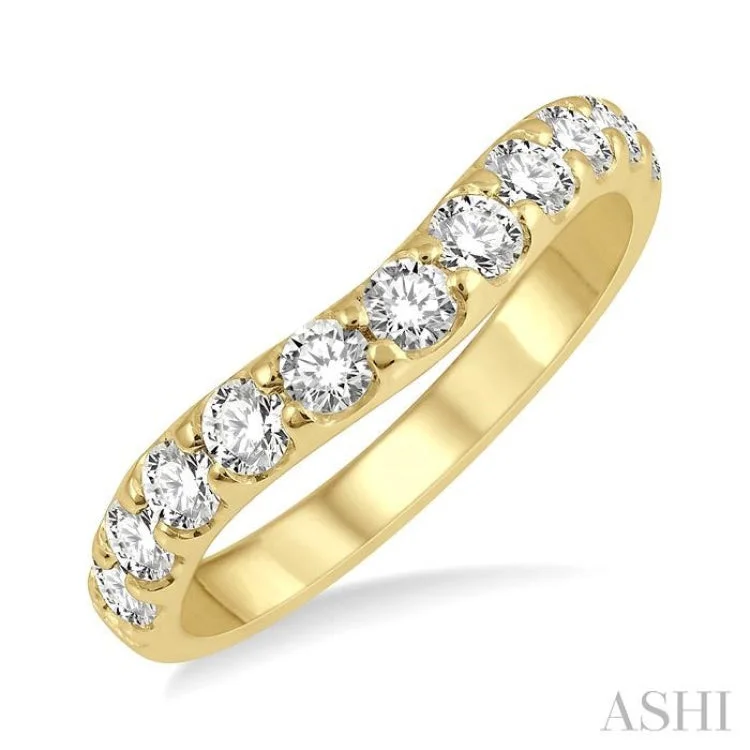 Men’s Vintage Engagement Rings-3/4 ctw Arched Center Round Cut Diamond Wedding Band in 14K Yellow Gold