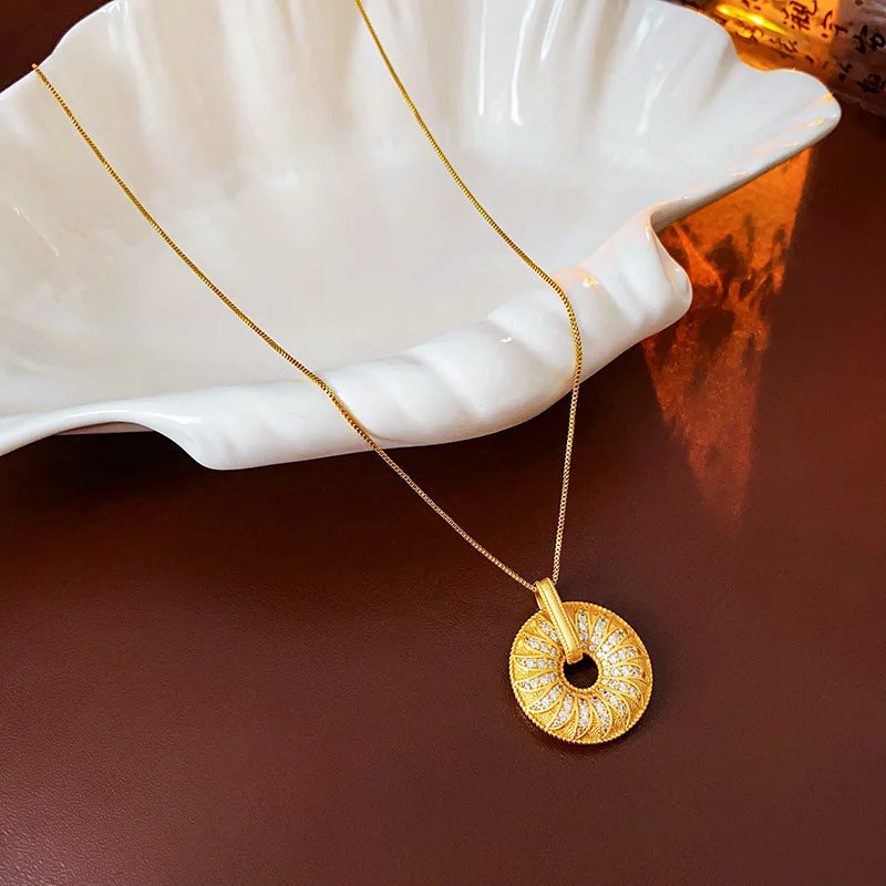 Real gold electroplated circular zirconia necklace