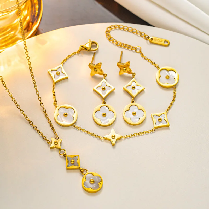 Creative Necklaces-Moderate Luxury Round Geometric Titanium Steel 18K Gold Plated Necklaces