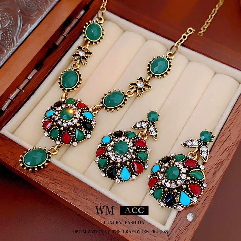 27 # Necklace - Green Flower Ellipse (Two Piece Set)