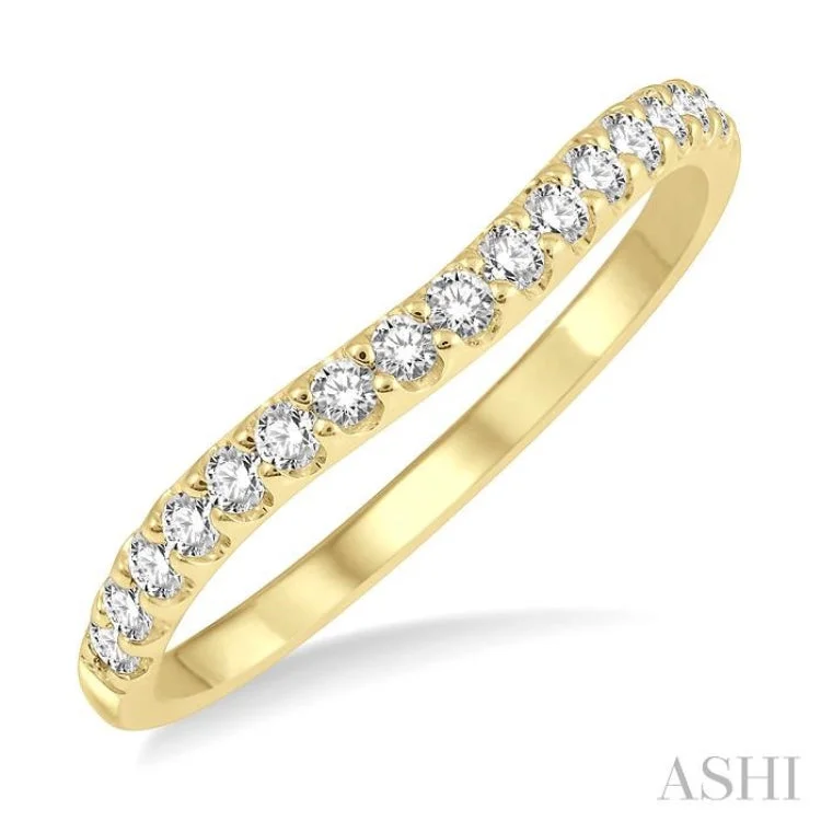 Vintage Diamond Wedding Rings for Women-1/4 ctw Arched Center Round Cut Diamond Wedding Band in 14K Yellow Gold