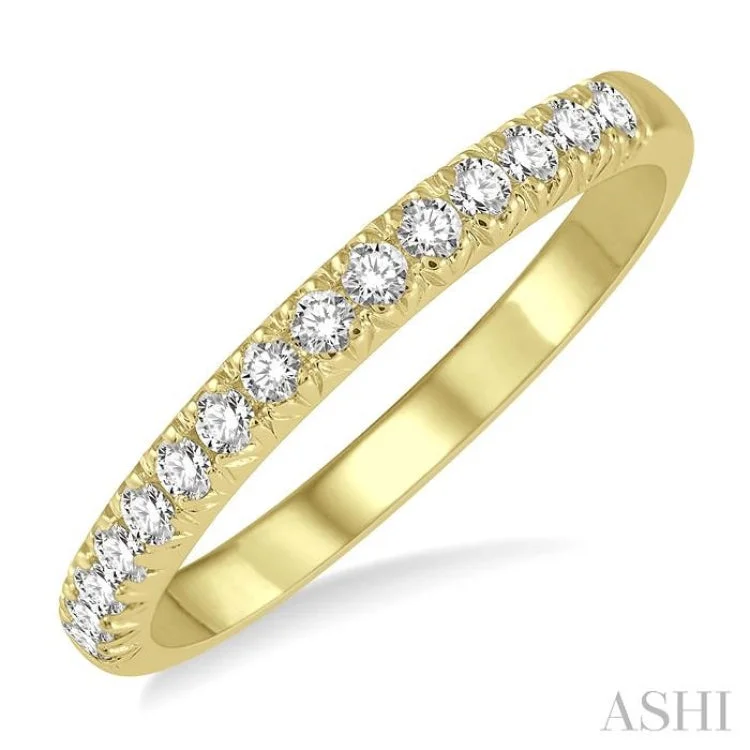 Designer Wedding Rings with Gemstones-1/4 ctw 15Stones Round Cut Diamond Wedding Band in 14K Yellow Gold