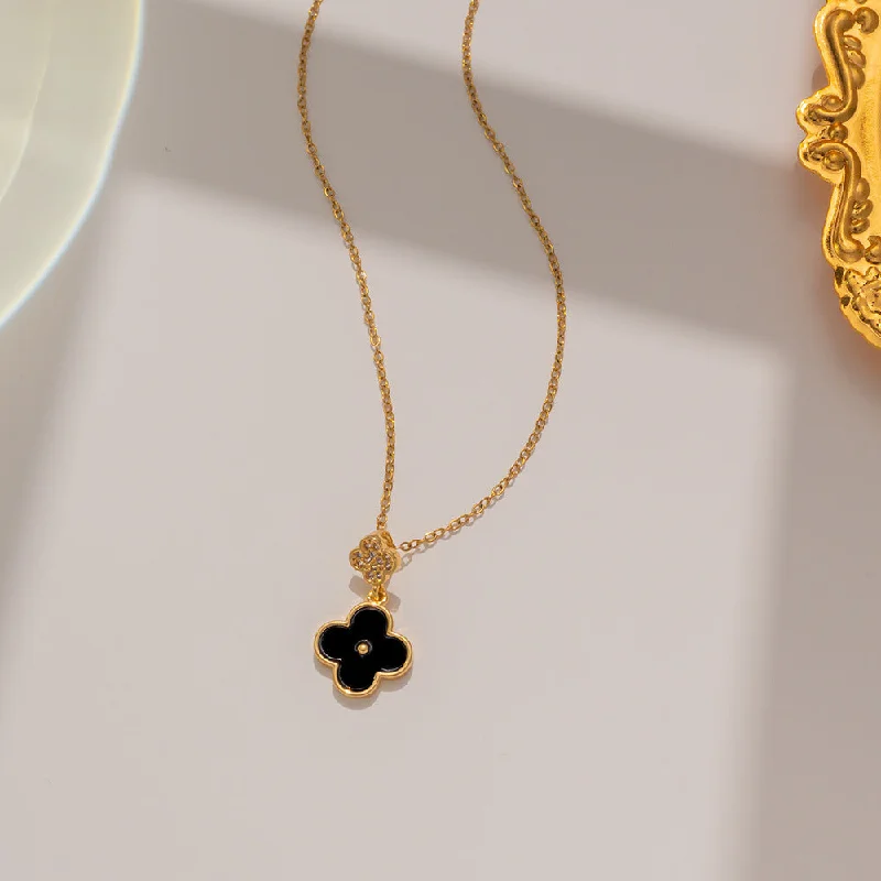 8993 Black Shell Clover Necklace