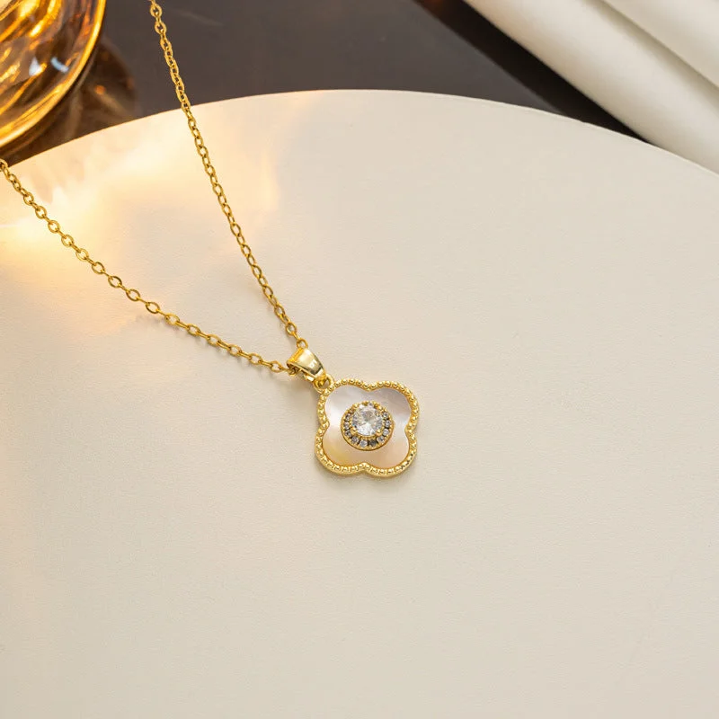 8802 Clover Shell White Diamond Gold