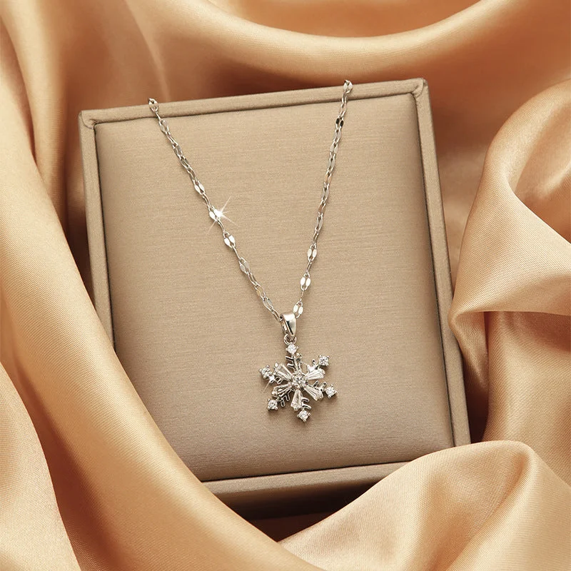 X5225# Rotatable Zircon Snowflake Necklace